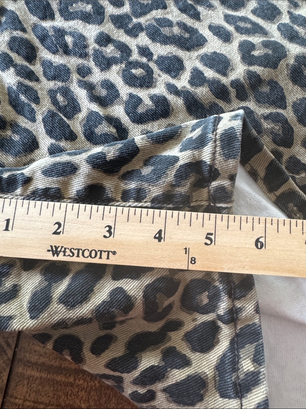 Risen Jeans Leopard Print Denim Shorts — Tan and Black Size 1XL - Picture 5 of 7